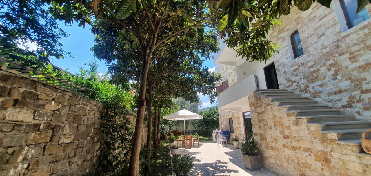 Xho'S Forest Guest House Berat Bagian luar foto
