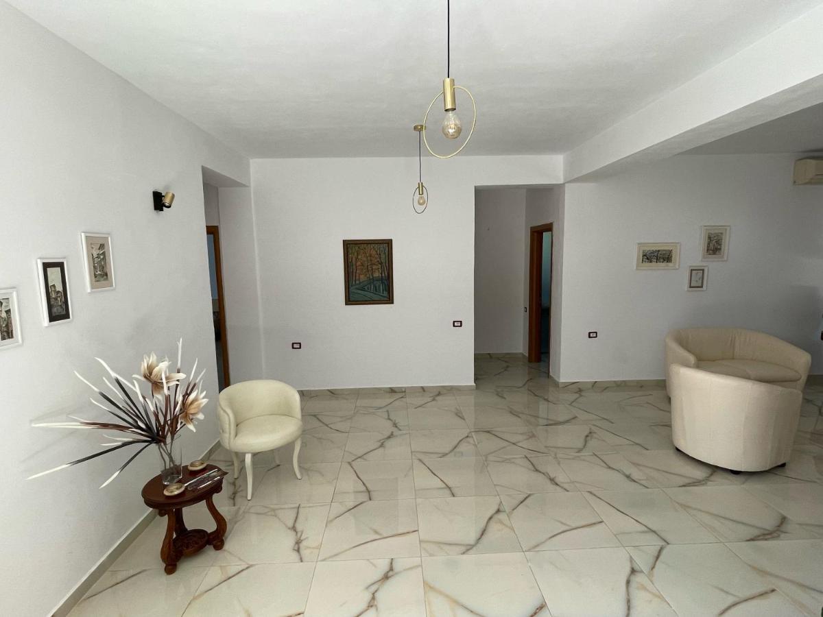Xho'S Forest Guest House Berat Bagian luar foto