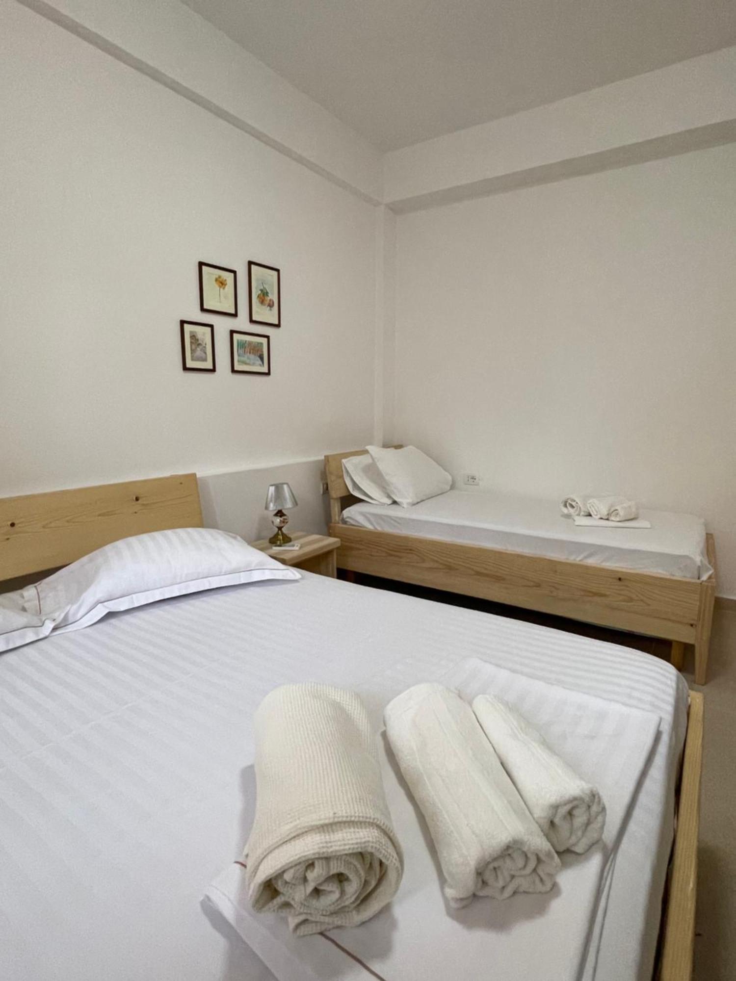 Xho'S Forest Guest House Berat Ruang foto
